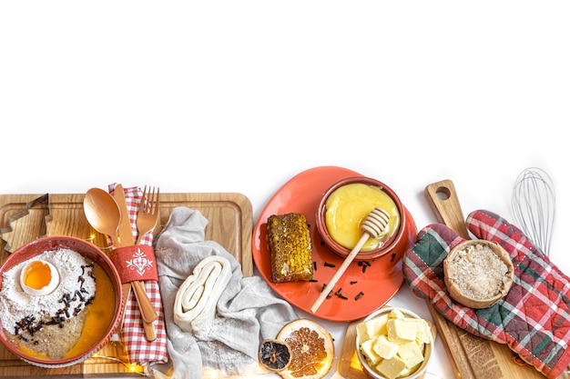 Kuchenny stół z potrawami